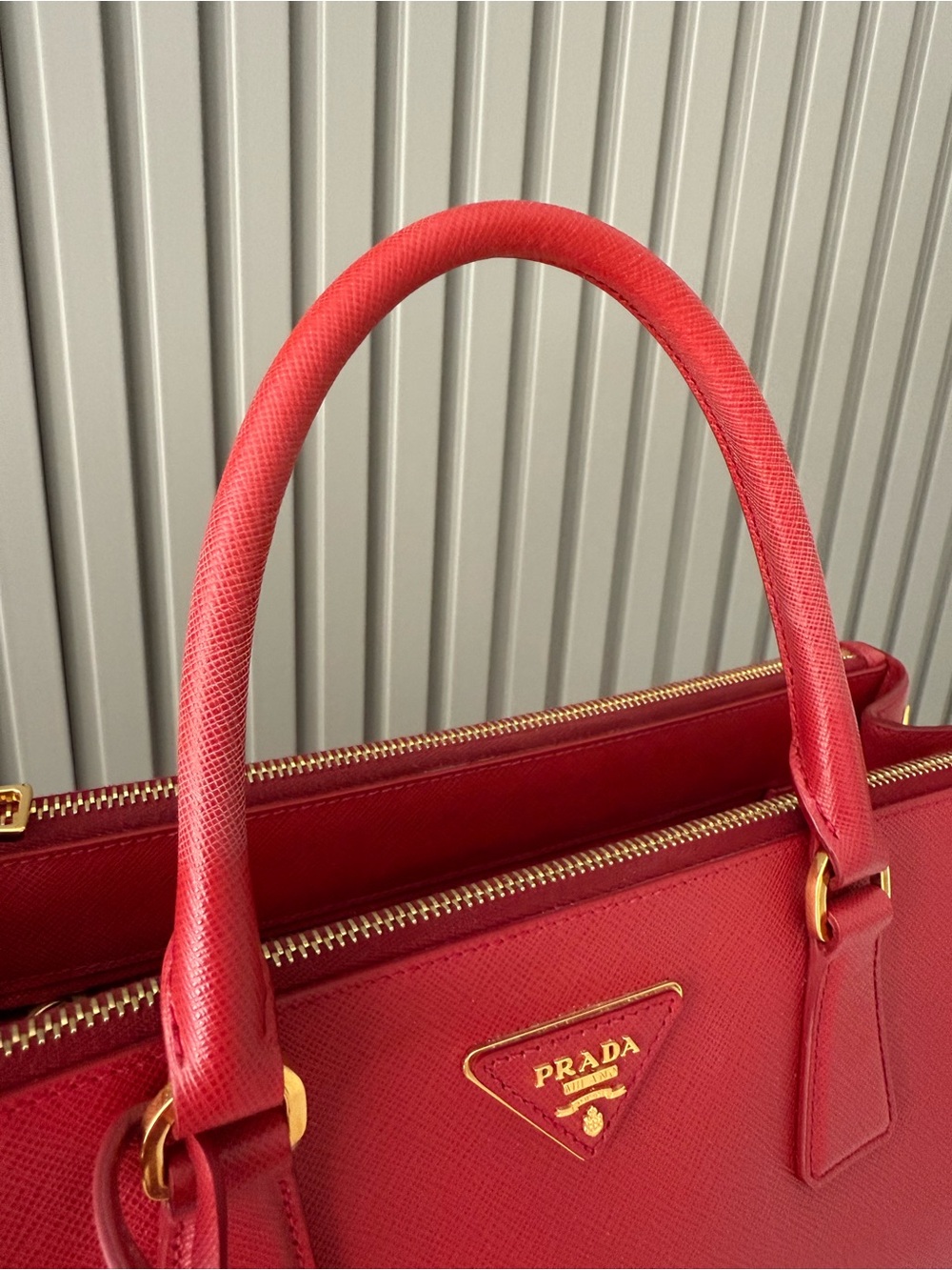 Red Prada Galleria Saffiano Large Leather Bag - Picture 7 of 9